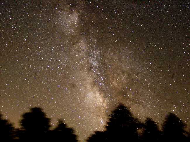 http://www.astronomy.org/StarWatch/August/8-04-shi-milky-way.jpg