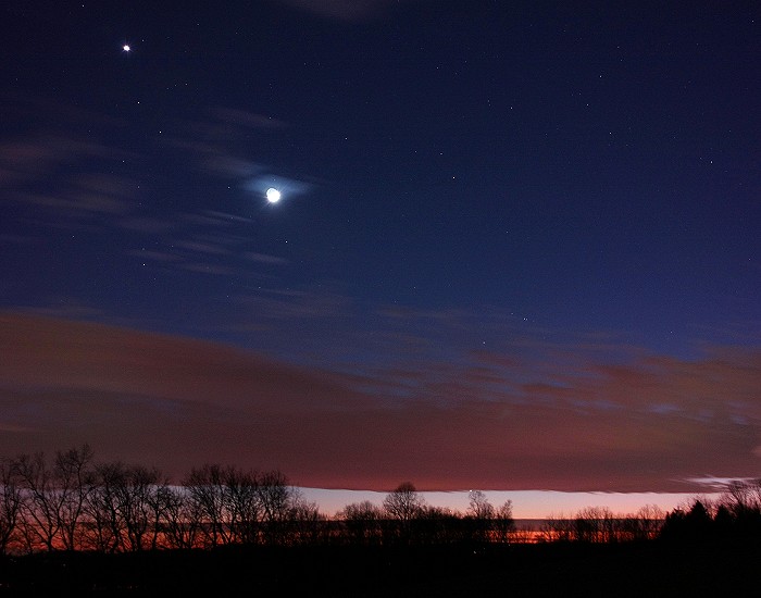 [Venus, moon, Mercury, and Jupiter gathering]