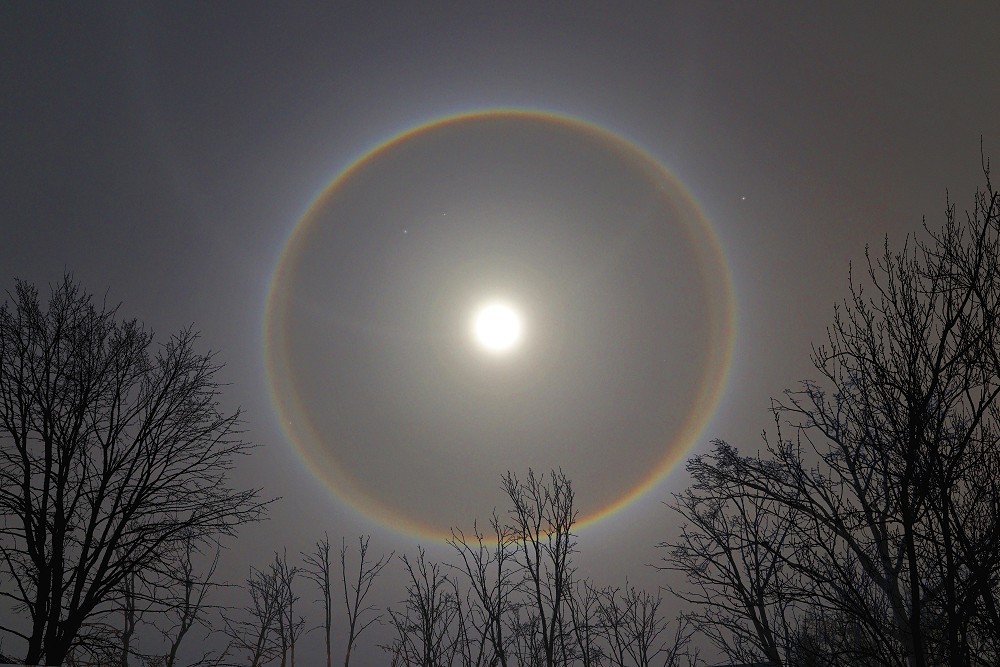 [Lunar Halo]