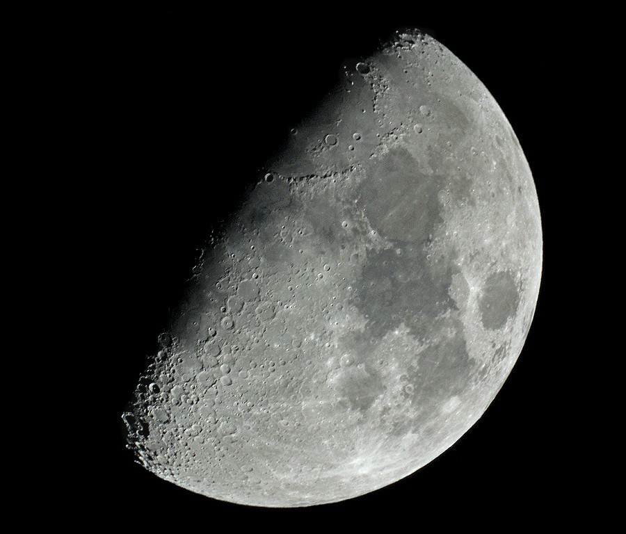 [Eight Day Moon]