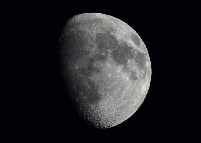 [Waxing Gibbous Moon 10-21-2007]